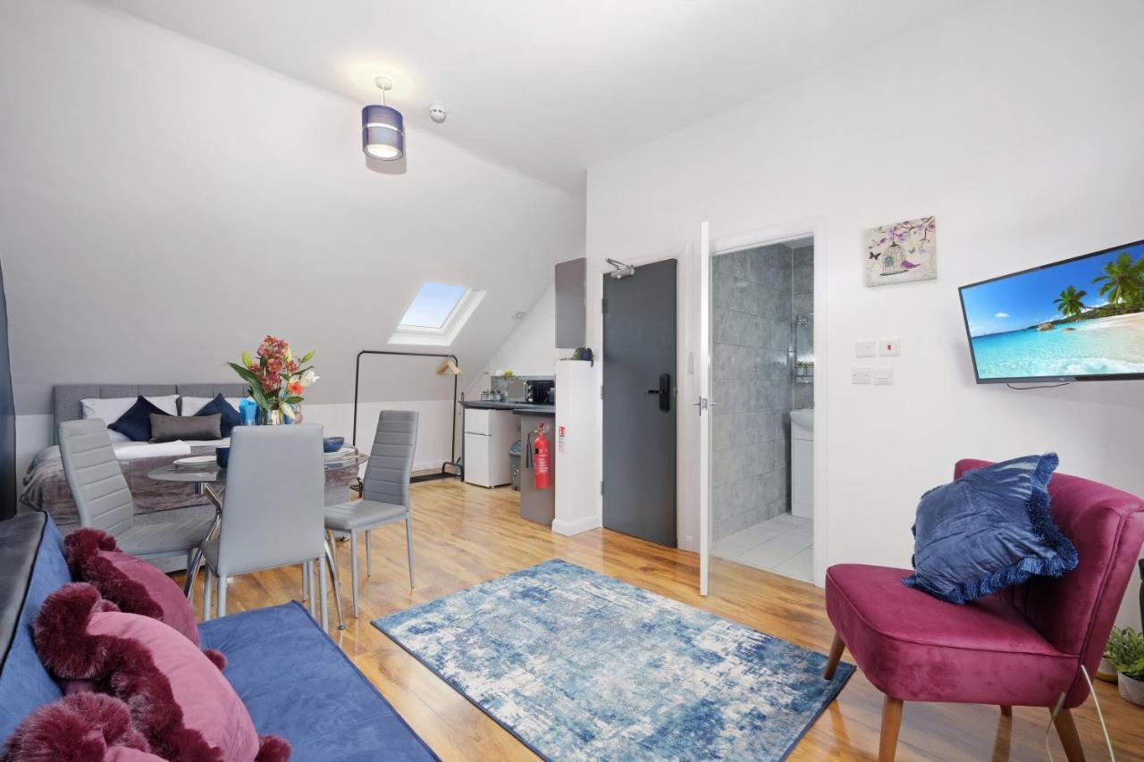 Fernbank Studios Sudbury Hill Harrow Self-Contained Studios With En-Suite Wembley Exterior photo