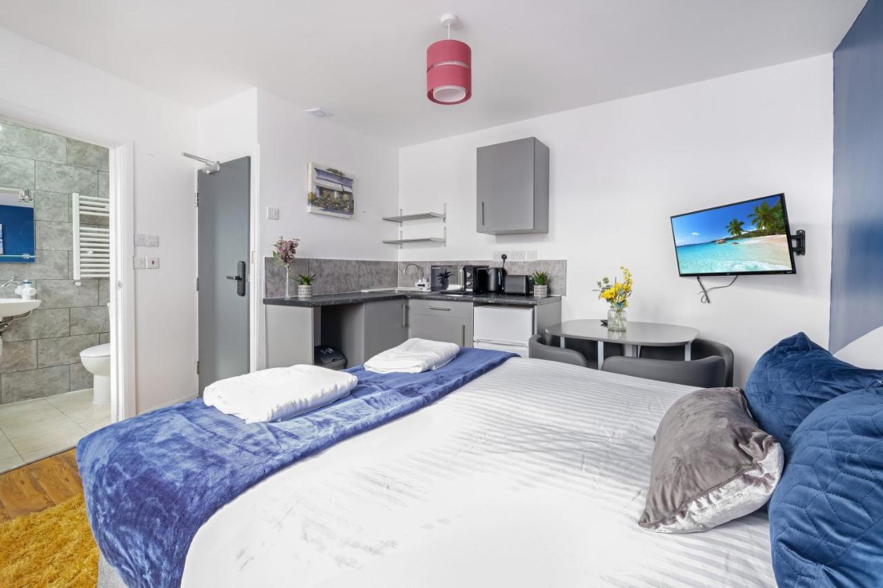 Fernbank Studios Sudbury Hill Harrow Self-Contained Studios With En-Suite Wembley Exterior photo